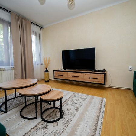 Cozy One-Bedroom Apartment Near City Center Сараево Экстерьер фото