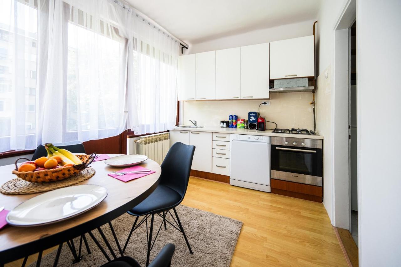 Cozy One-Bedroom Apartment Near City Center Сараево Экстерьер фото