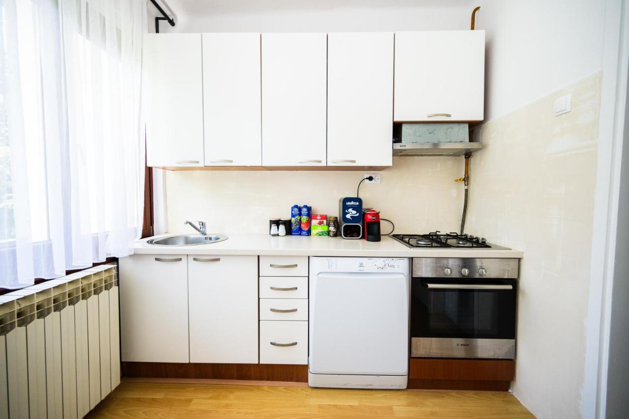 Cozy One-Bedroom Apartment Near City Center Сараево Экстерьер фото