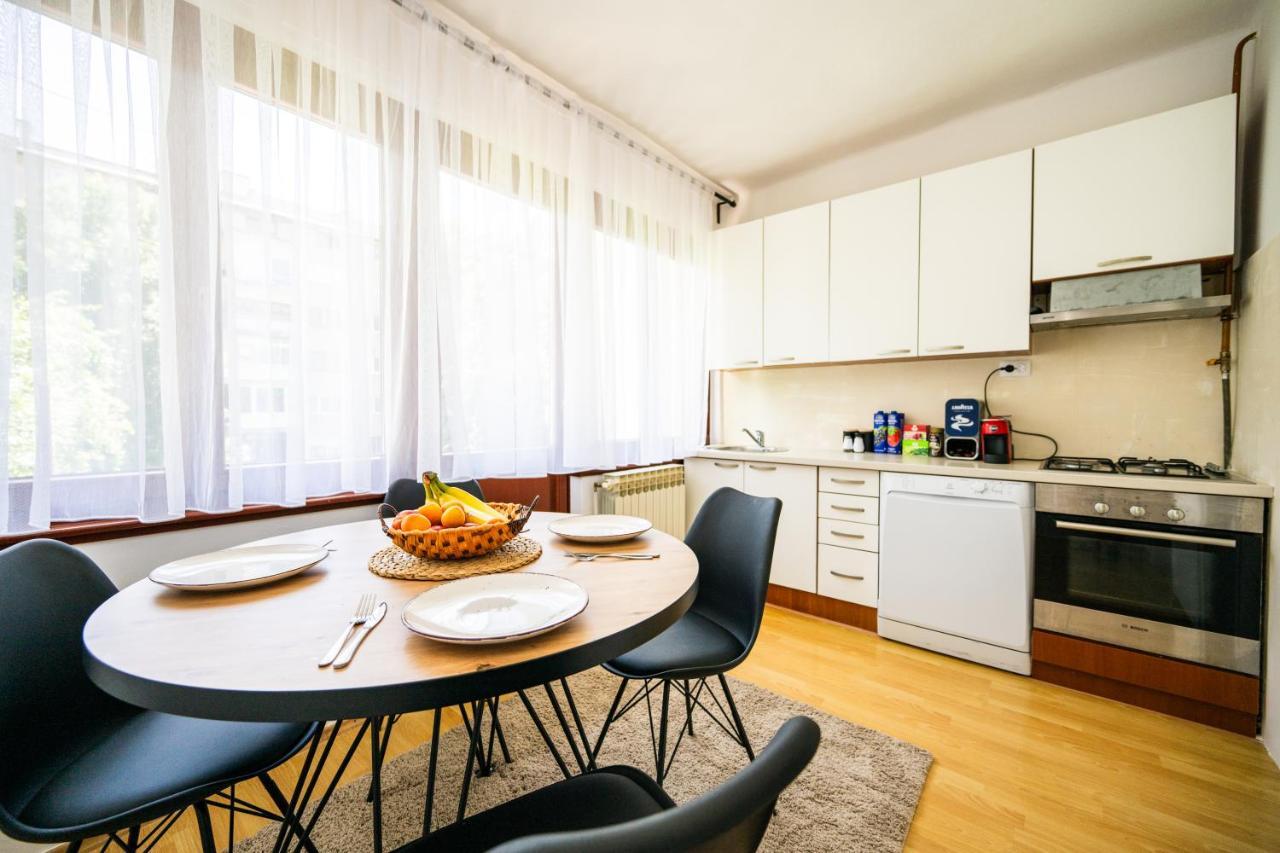 Cozy One-Bedroom Apartment Near City Center Сараево Экстерьер фото